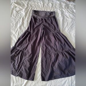 XCVI Pants Women’s M Willow Tiered Wide Leg Gray Relaxed-Fit Boho Stretch Poplin